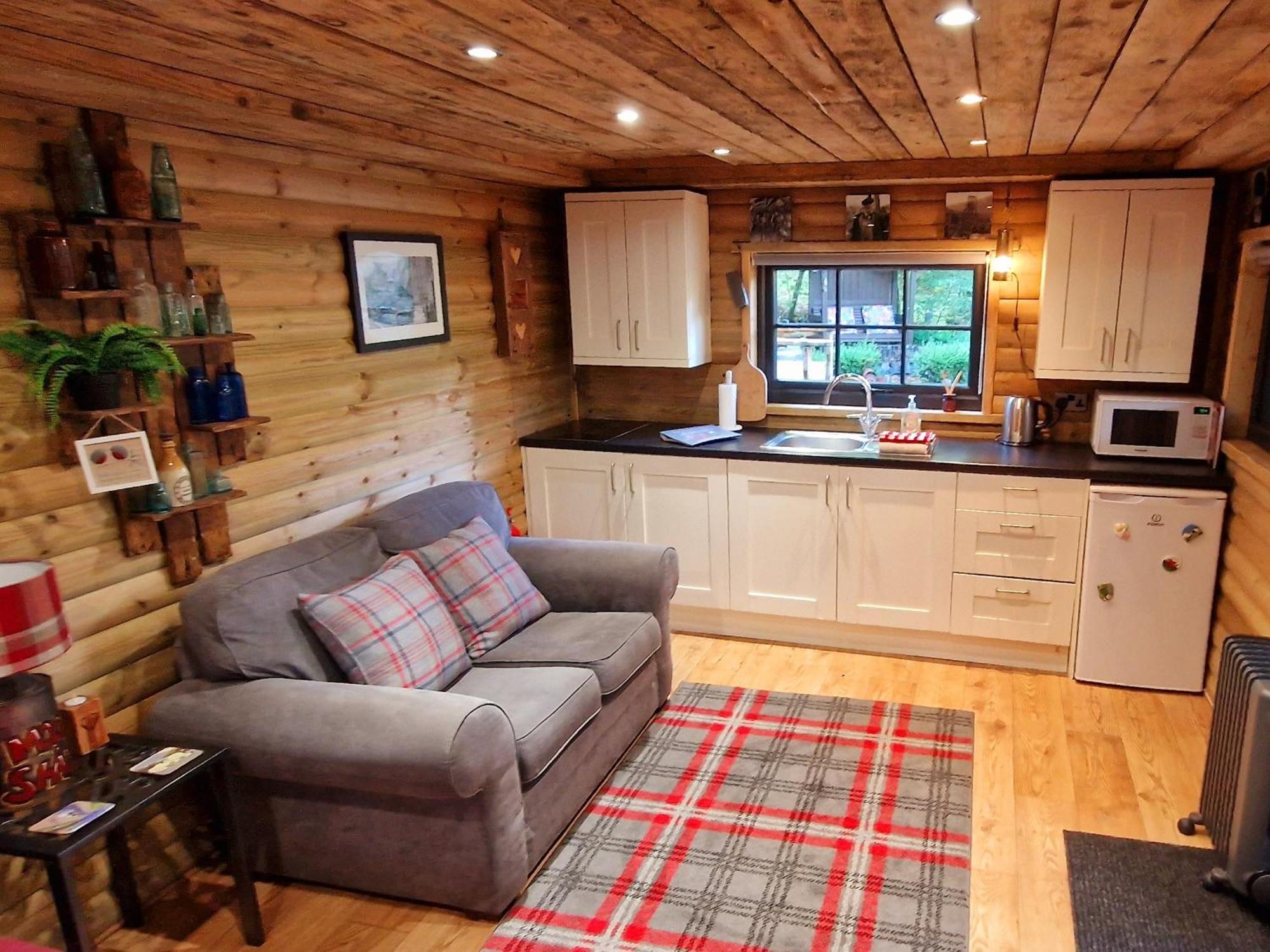 The Miners Log Cabin Blaina Exterior photo